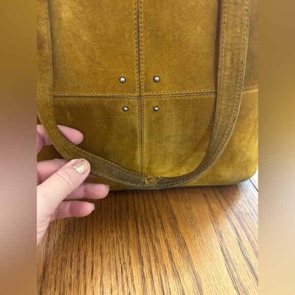 TOD’S Quilted Classic Leather Silver-Studded Bucket Bag in Mustard - Picture 9 of 16